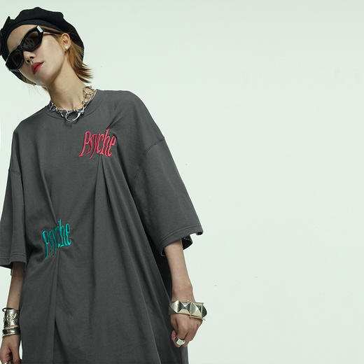 UMAMIISM 20SS 惊悚电影字体刺绣百褶圆领T恤 商品图2