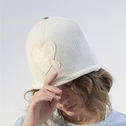 MODITEC 21春夏 爱心皮牌针织冷帽 双色粗针提花纽扣装饰针织帽 商品图3