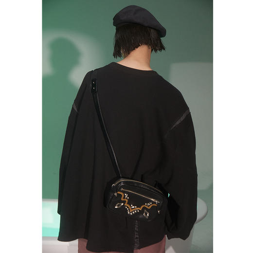 UMAMIISM 有茂密声 21SS 文物博物馆茂密铜像撕裂圆领卫衣 商品图4