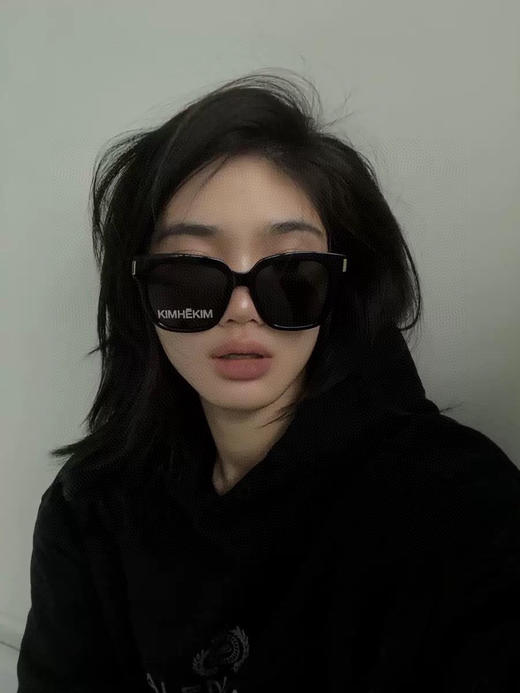 网红同款KIMHEKIM单边字母🕶️墨镜 商品图0
