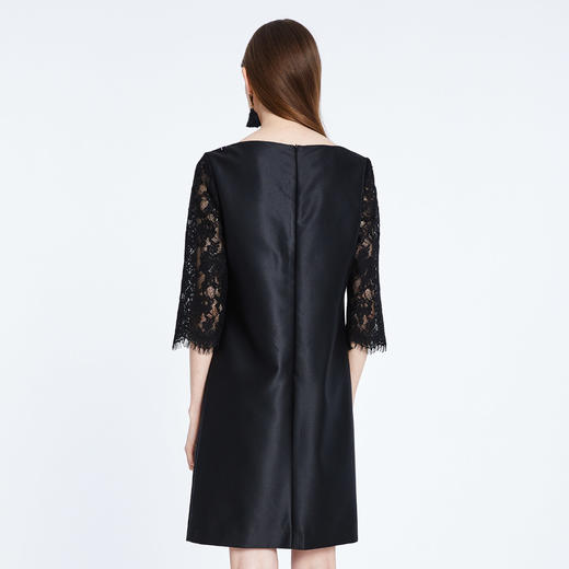 RE8A9斯尔丽2021春季新品淑女气质直身立体贴花蕾丝袖小黑裙 商品图1