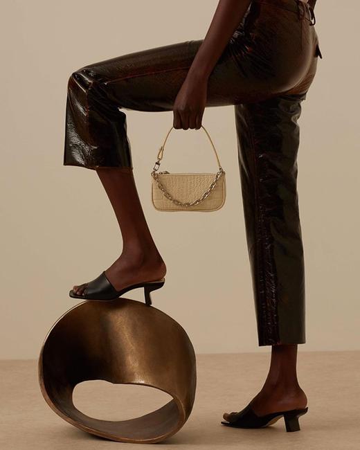 By Far 冰蓝色/红褐色/奶油色mini rachel鳄鱼纹链条手拎包 商品图4