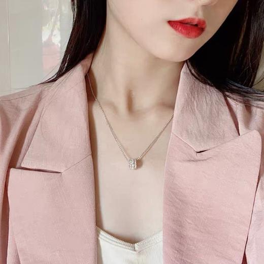 APM MONACO 女士白色小蛮腰珍珠项链 AC5177XPL 摩纳哥 商品图2