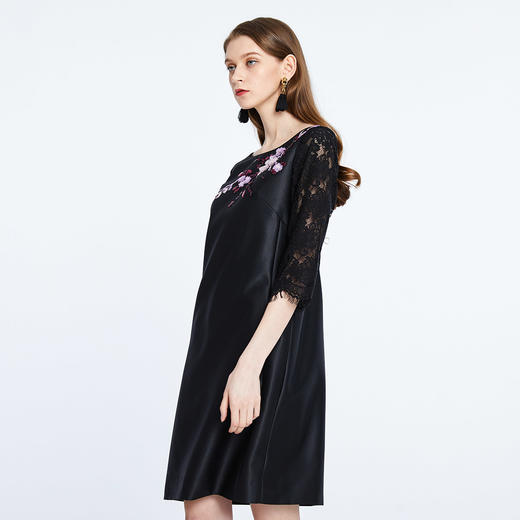 RE8A9斯尔丽2021春季新品淑女气质直身立体贴花蕾丝袖小黑裙 商品图2