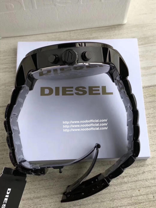 原单货！！！！！！DIESEL迪赛‎外贸公‎司订‎单 Diesel‎极具时尚‎与个‎性的男‎士手表 意‎大‎利Diesel设计 黑‎色表带‎风‎格非常‎年轻而富‎有创‎意 商品图3
