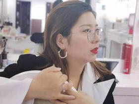 耳环很好看，很修饰脸型~