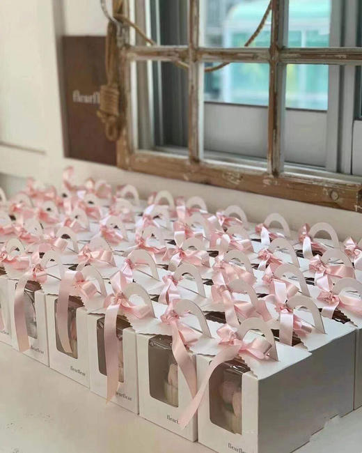 女神团购套餐（带数量微信咨询团购价格，量大价优）纸杯蛋糕1个+鲜花一朵【均独立包装】 商品图2