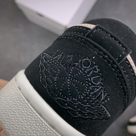 乔1-黑粉
尺码备注 商品图8