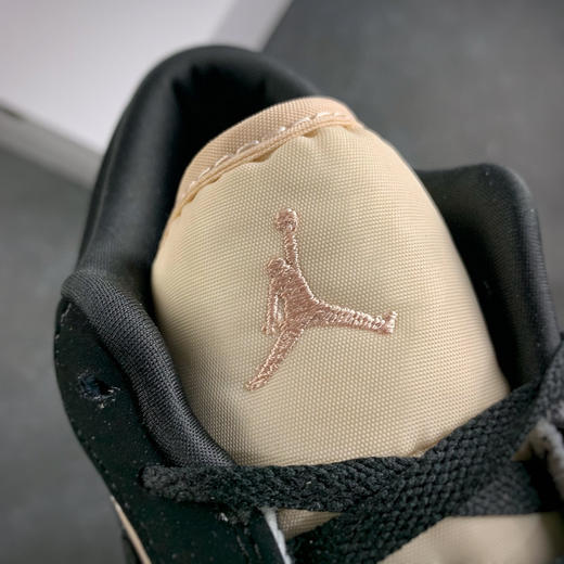 乔1-黑粉
尺码备注 商品图6