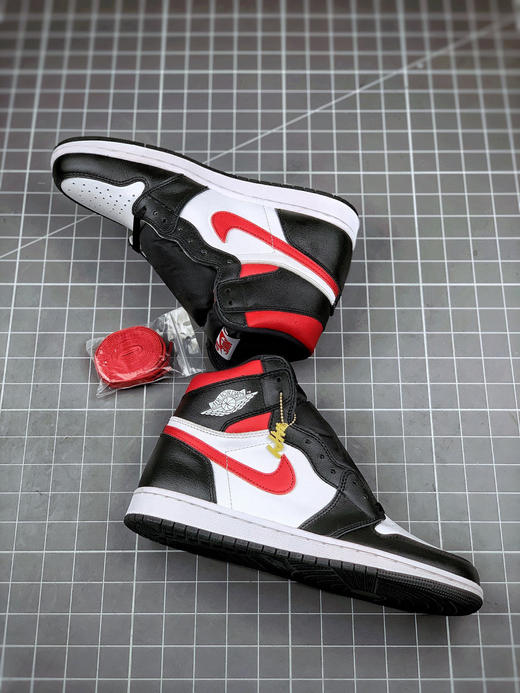 Air Jordan 1 Retro  "Black Gym Red"
红钩黑脚趾2019款 商品图4
