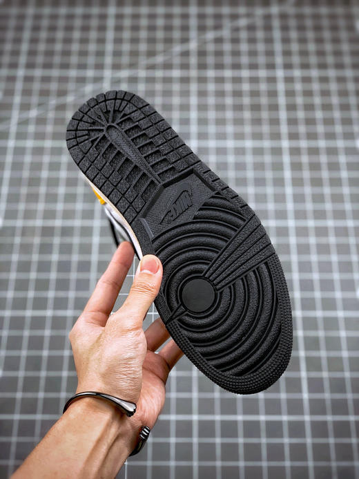 Air Jordan 1 Retro “Volt Gold”
黑黄/糖果 商品图6