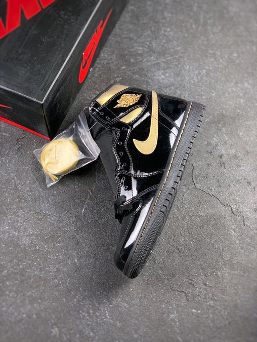 乔1-黑金漆皮
尺码备注 商品图2