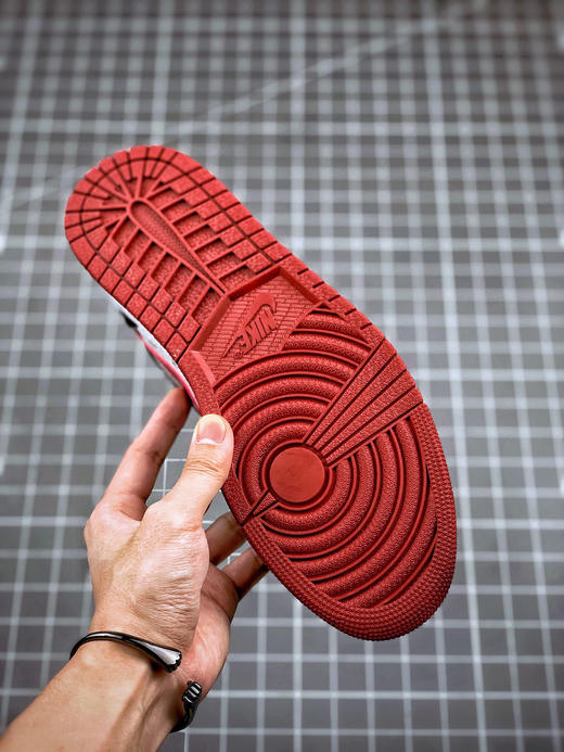 乔1-黑红报纸
尺码备注 商品图6