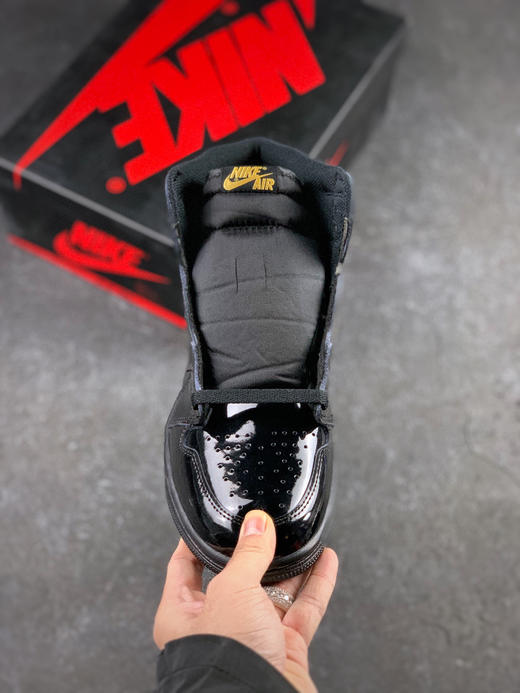 乔1-黑金漆皮
尺码备注 商品图1