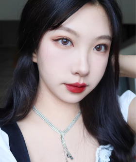 圣诞做个【氛围感美女】吧~