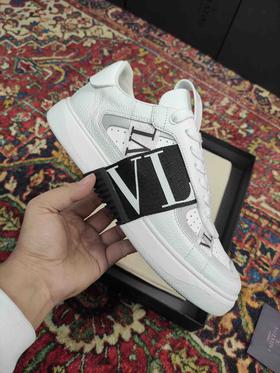 华伦天奴小白鞋-黑带