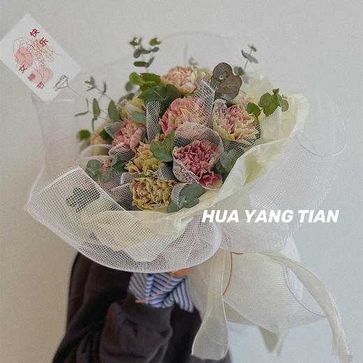 轻纱  进口康乃馨 · 花束 商品图1