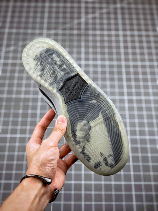 NK Dunk SB LOW Atlas 35MM
黑灰水晶 商品图6