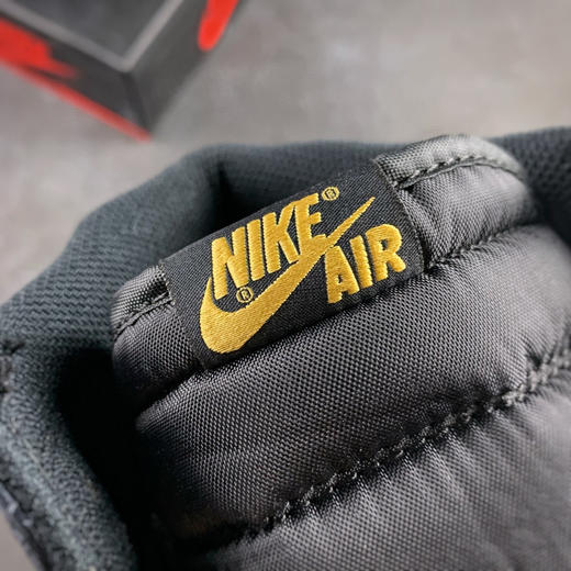 乔1-黑金漆皮
尺码备注 商品图6