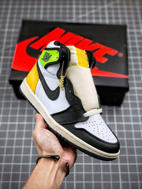 Air Jordan 1 Retro “Volt Gold”
黑黄/糖果