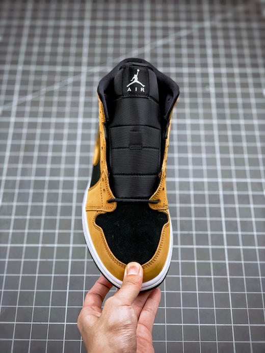 【乔1】Mid “Desert Ochre”
砂石 商品图1