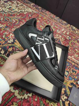 华伦天奴小白鞋-全黑