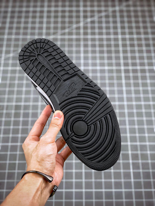 乔1-黑白
尺码备注 商品图6