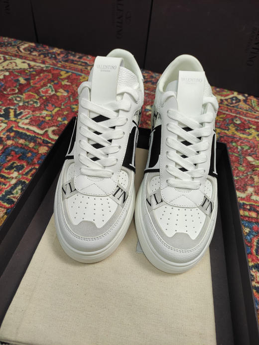 华伦天奴小白鞋-黑带 商品图5