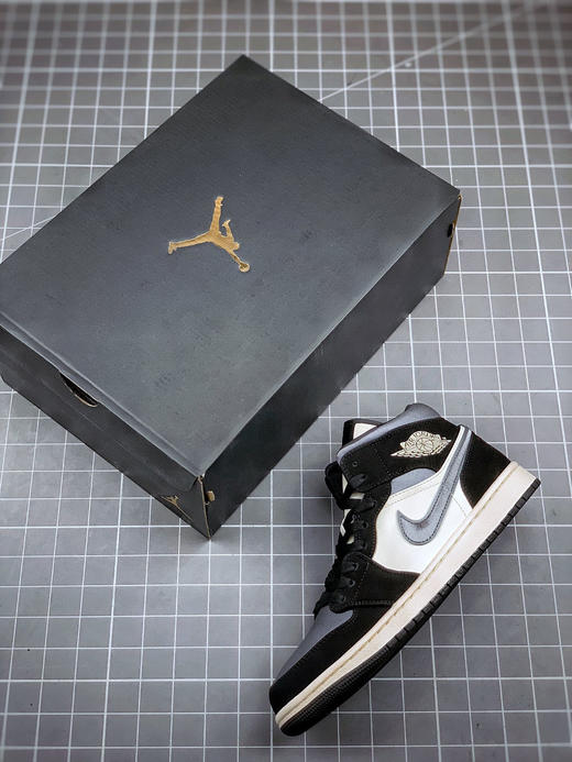 乔1-丝绸伯爵
尺码备注 商品图1