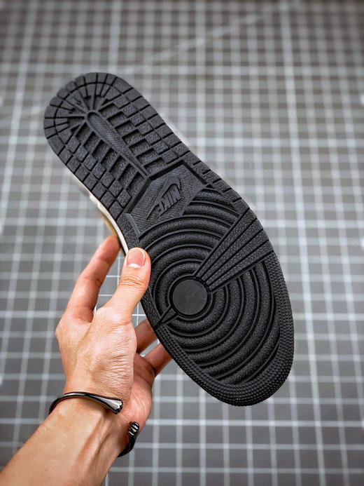 AirJordan 1 Retro "Court Purple"
湖人刮刮乐配色 商品图5