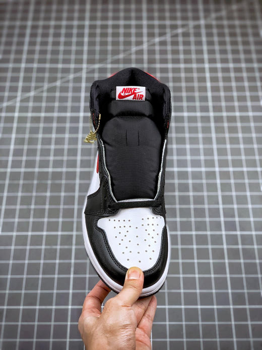 Air Jordan 1 Retro  "Black Gym Red"
红钩黑脚趾2019款 商品图1