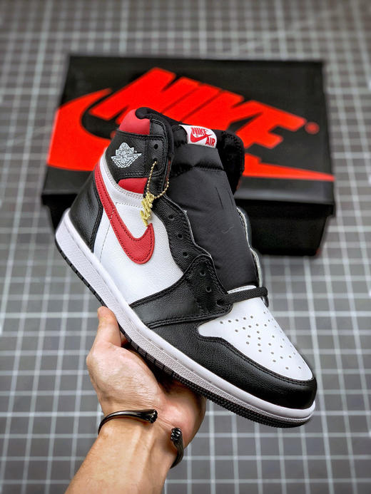 Air Jordan 1 Retro  "Black Gym Red"
红钩黑脚趾2019款 商品图0