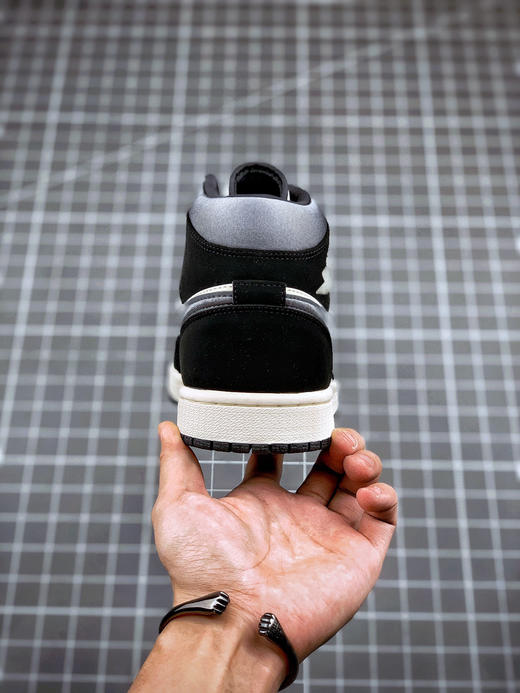 乔1-丝绸伯爵
尺码备注 商品图7