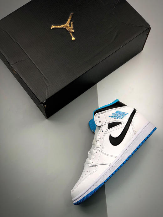 乔1-黑白蓝
尺码备注 商品图2