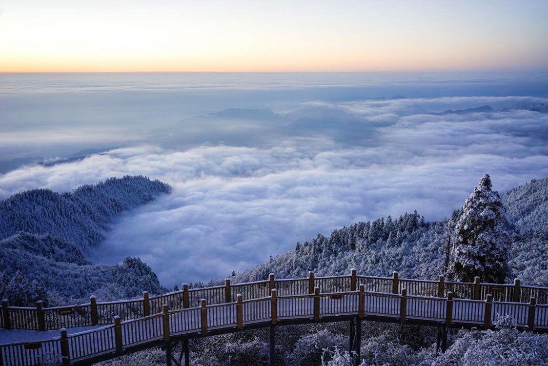 【西岭雪山枫叶酒店·蓉e支付】328元抢2大1小标间1晚 日月坪观景索道