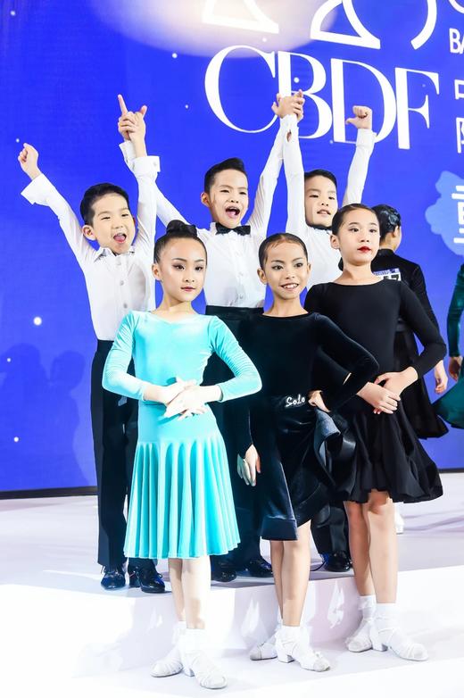 【净月区禧宁拉丁】29.9抢3次拉丁舞精品课，培养少儿及成人高贵典雅的艺术气质 商品图1