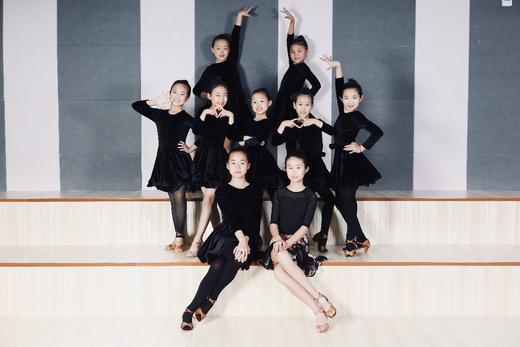 【净月区禧宁拉丁】29.9抢3次拉丁舞精品课，培养少儿及成人高贵典雅的艺术气质 商品图0