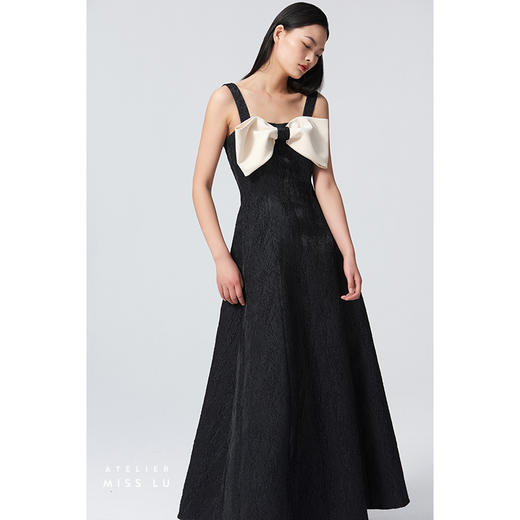 【黑色果冻海】米白蝴蝶结立体肌理质感面料黑色长款连衣裙/0000061 商品图0