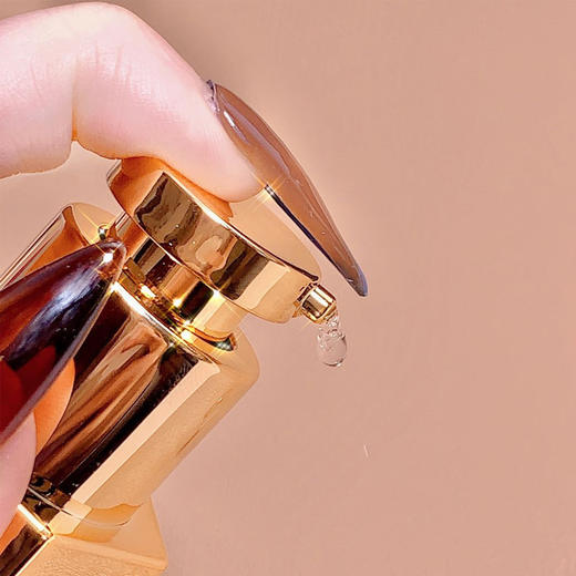 色立方微晶花瓣熬夜精华液提亮白紧致保湿熬夜修护黑眼圈抗皱精华 商品图3