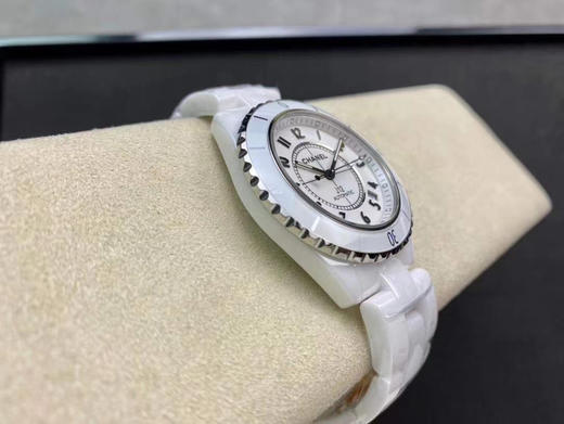 BV香奈儿J12腕表H5700“换芯”献礼20周年，表径38mm，中性腕表，陶瓷表带，自动机械机芯，透底。 商品图13