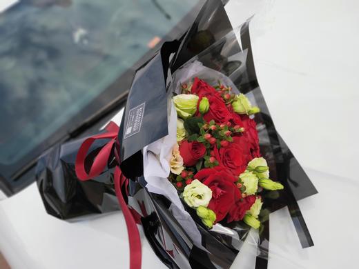 （仅限东莞区域）11支玫瑰加配花 商品图0