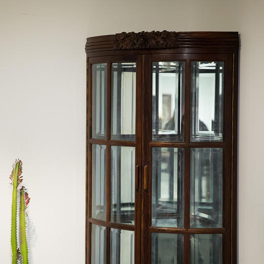 民国 红木花卉纹扇面形酒柜（一对） 商品图1