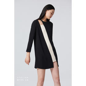 【第一性】不规则条形黑拼米白镂空设计廓H形短款连衣裙/0000663A