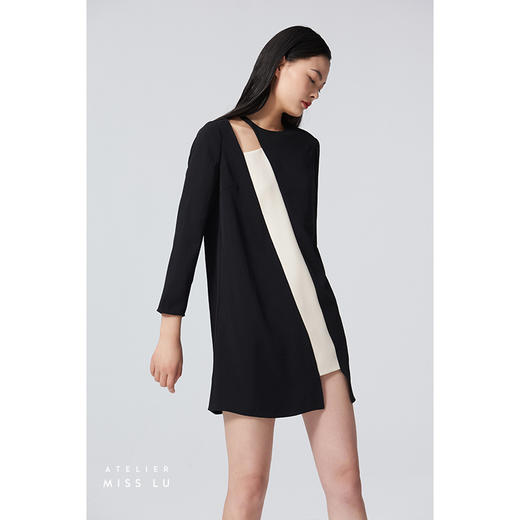 【第一性】不规则条形黑拼米白镂空设计廓H形短款连衣裙/0000663A 商品图0