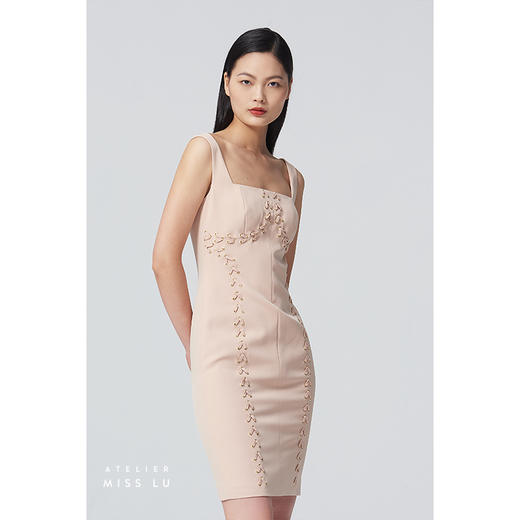 【丽比戴安娜】方领气眼绑带曲线设计吊带裸驼色修身连衣裙/0000693 商品图0