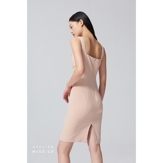 【丽比戴安娜】方领气眼绑带曲线设计吊带裸驼色修身连衣裙/0000693 商品图3