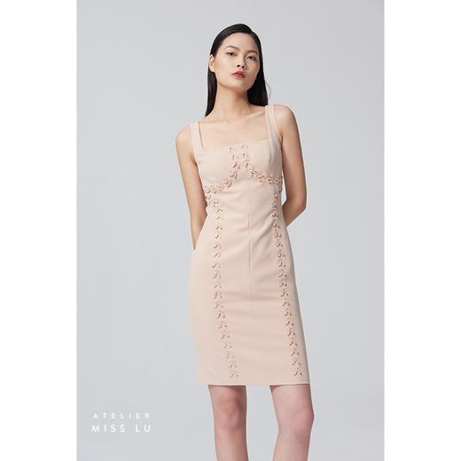 【丽比戴安娜】方领气眼绑带曲线设计吊带裸驼色修身连衣裙/0000693 商品图2