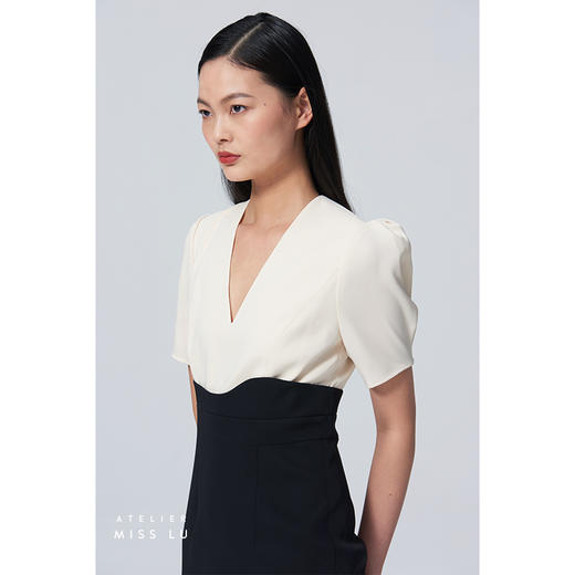 【日历女郎】波浪腰线设计V领弧形泡泡袖黑拼米白修身连衣裙/0000661 商品图2