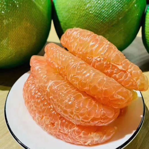 翡翠柚色泽红润 🔅肉质细嫩💧汁水丰富 ！口感甜度适中 ，是补充维生素和去火气的最佳选择❤一个口感爆棚的柚子[鼓掌] 商品图4