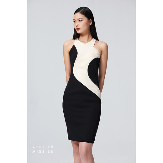 【命运星币】流畅曲线挂脖黑拼米白修身连衣裙/0000665 商品图1